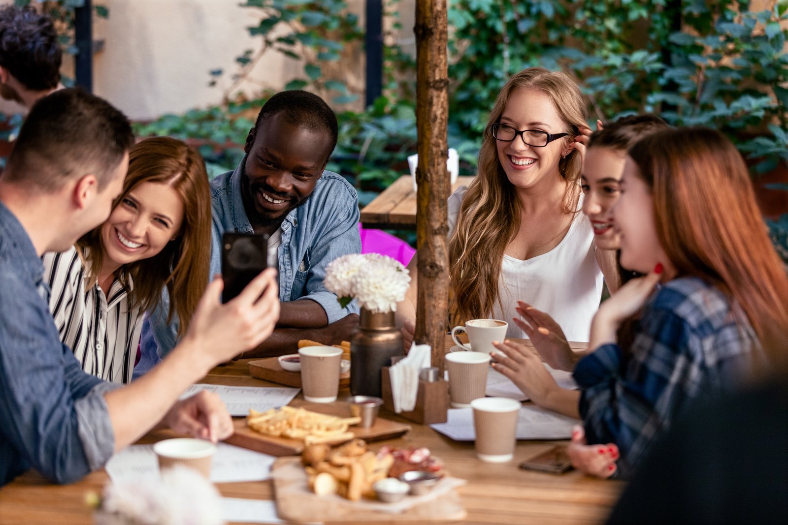 Enjoying café time with friends